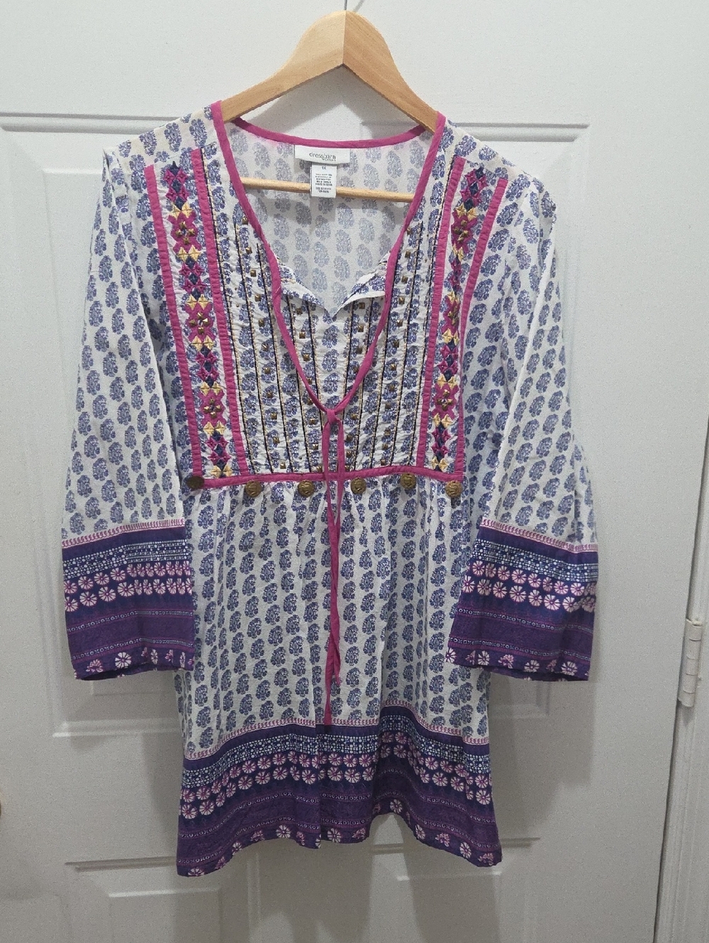 Dressbarn Woman White Tunic with Blue Print, Pink Trim and Metal Accents 1X